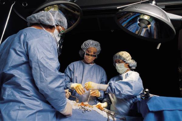 spinal surgeons doing back surgery